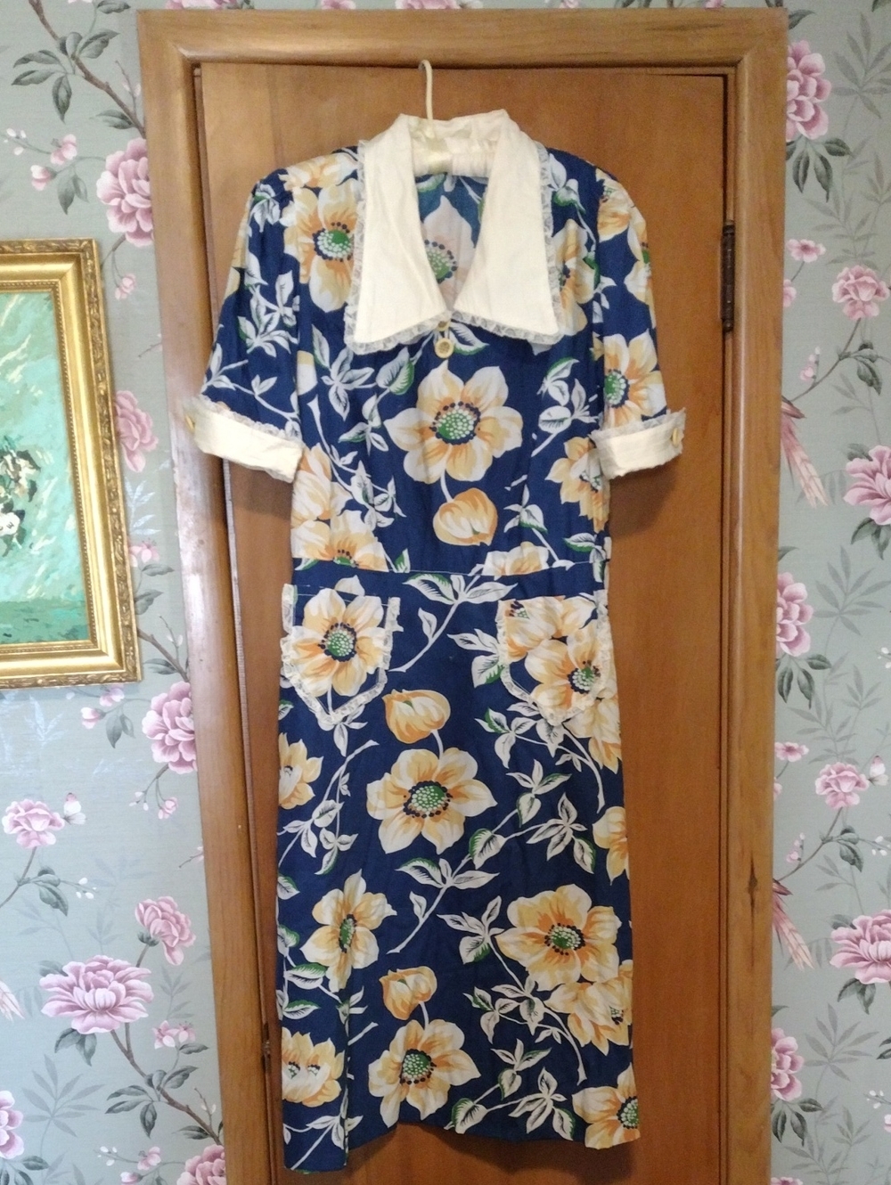 Navy Floral Vintage-Style Dress with Cream Collar - Picture 2 of 8